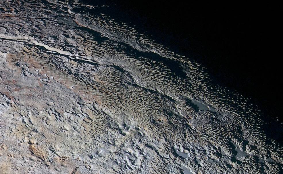 "C'è un oceano d'acqua sotto la superficie ​ghiacciata di Plutone"