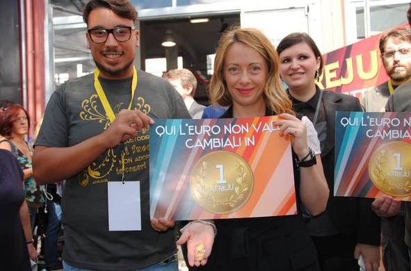 Roma, al via la tre giorni di Fdi Meloni: "Qui non usiamo l'euro"