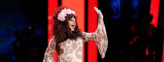 Belen Rodriguez smaschera la finta drag queen americana a Tu Si Que Vales