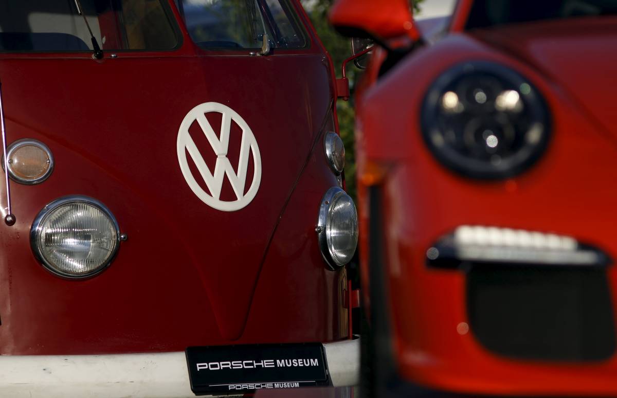 Dopo lo scandalo sulle emissioni Volkswagen taglia gli investimenti