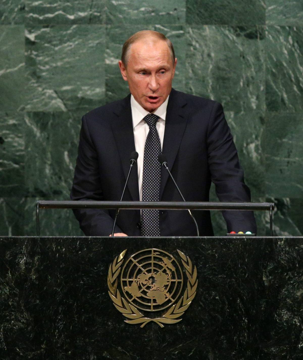Putin: "Contro Isis coalizione come contro Hitler "