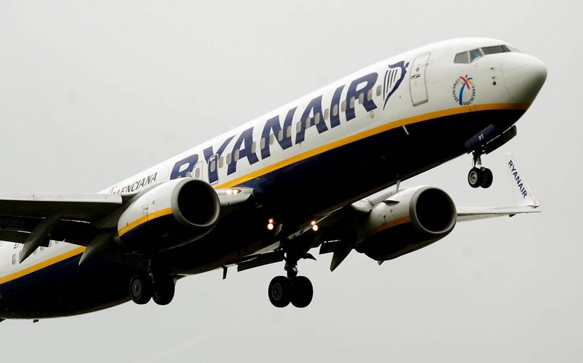 Ryanair: "Non chiederemo il visto ai profughi". La compagnia smentisce