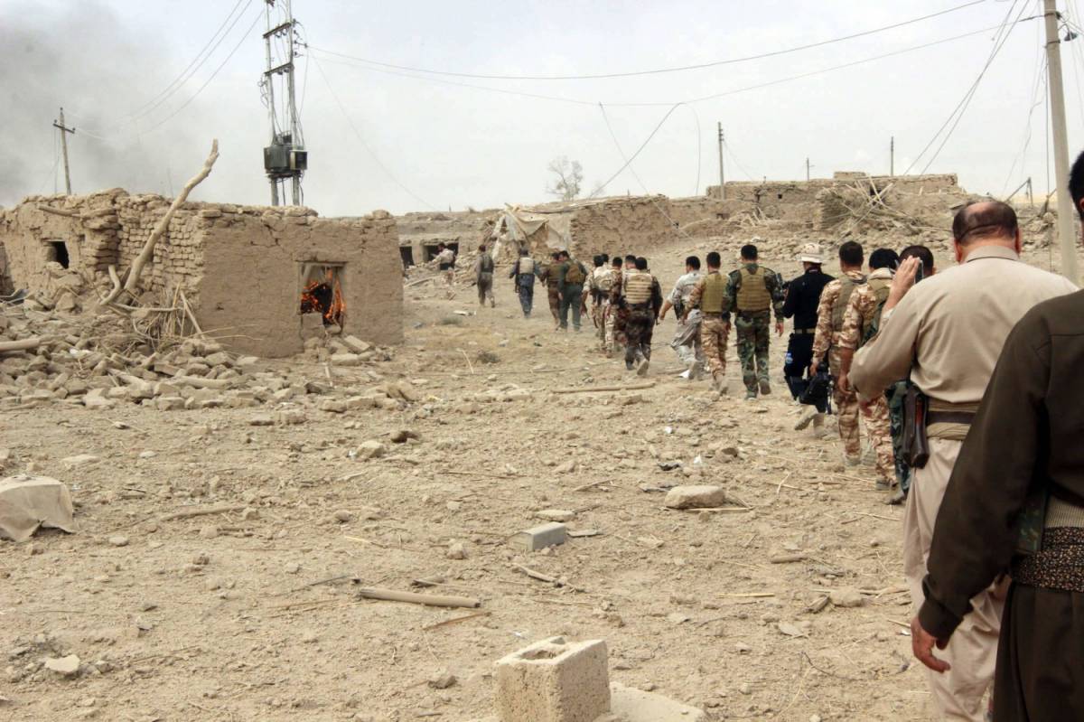 Le forze curde combattono contro l'Isis al fronte di Kirkuk