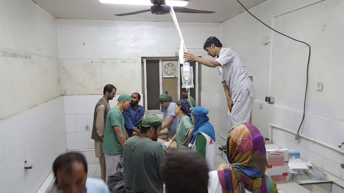 Afghanistan, tragico errore Nato Bombe sull'ospedale: è strage