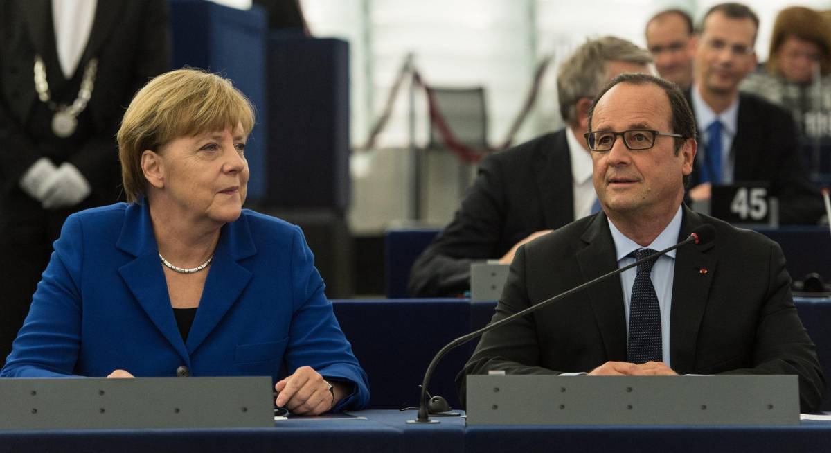 Profughi, Merkel: "Regole di Dublino superate". Hollande: "Doveroso aiutare Grecia e Italia"