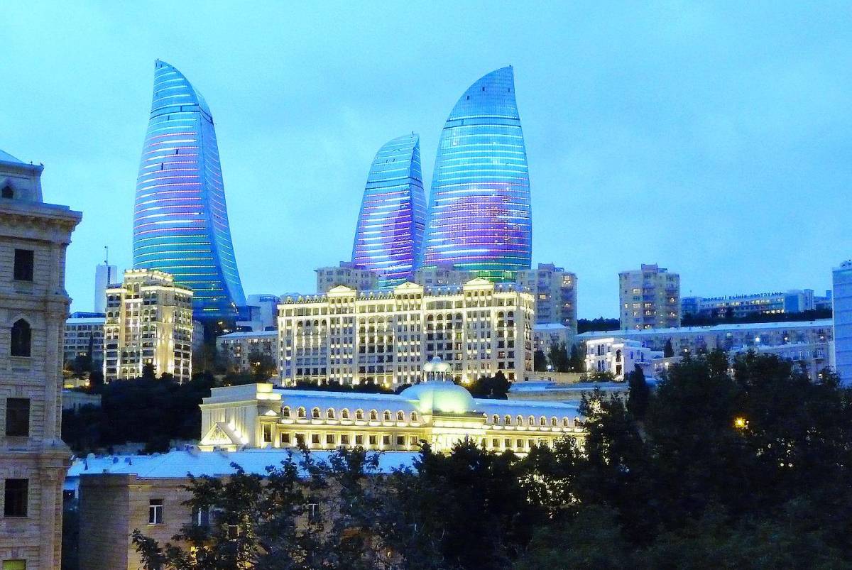 Passato e presente convivono a Baku, capitale dell'Azerbaigian