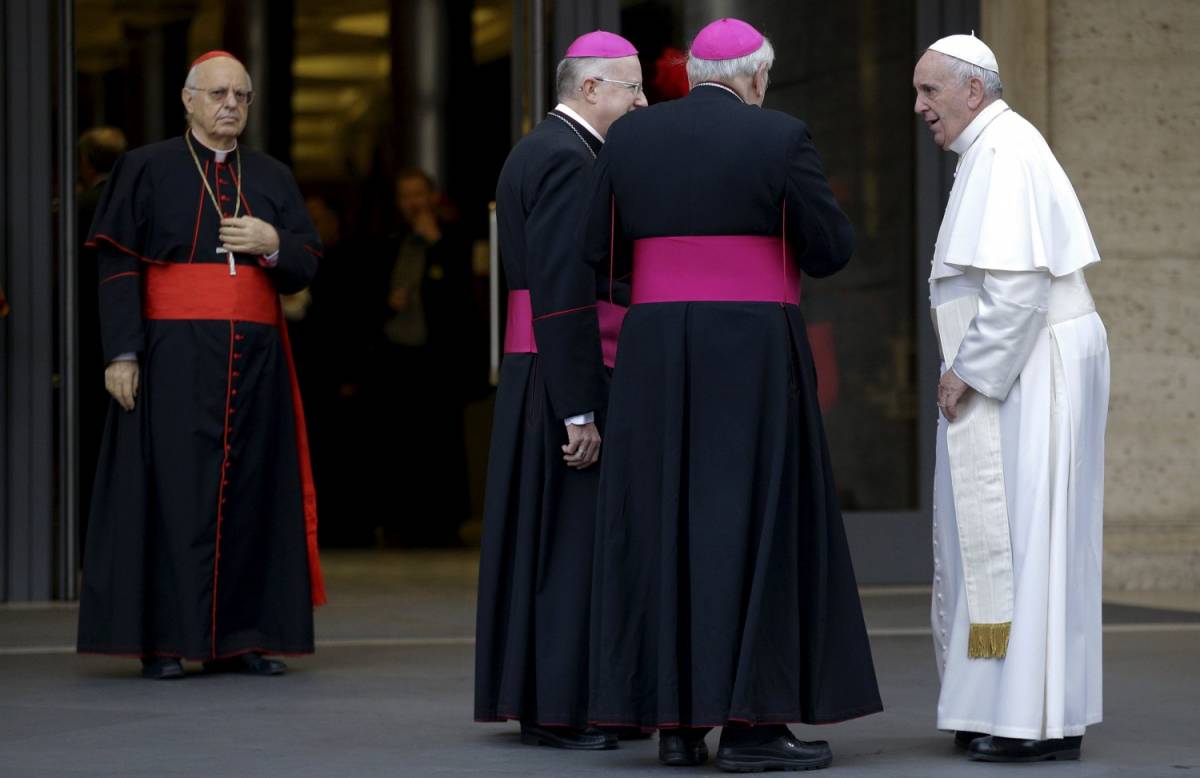 L'indiscrezione sul Papa: "Ha un tumore". Il Vaticano smentisce