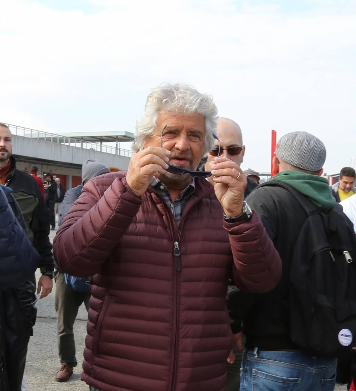 La polemica di Grillo: "Napolitano vada a dare il becchime ai piccioni"