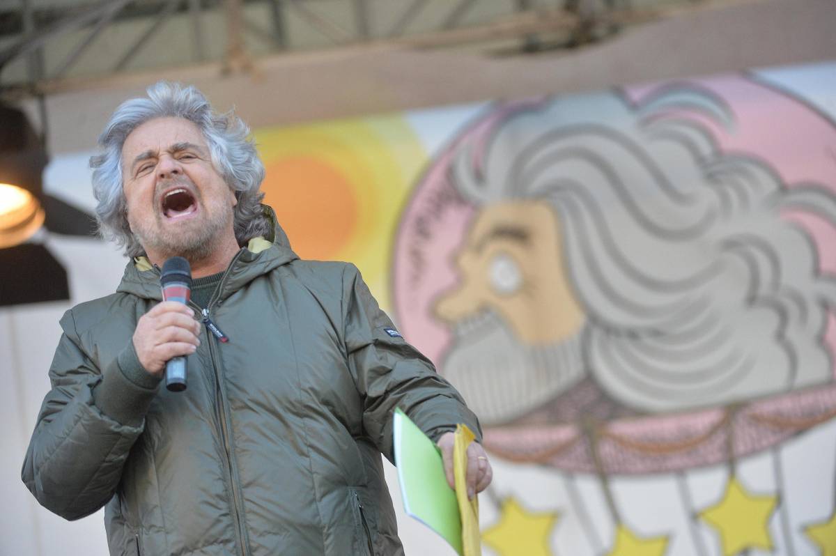 Grillo a Imola, filosofo improvvisato: "Dobbiamo nascere con un reddito"