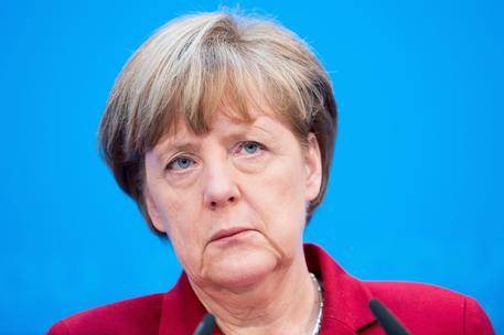 Spiegel: ministri tedeschi pronti a sfiduciare la Merkel