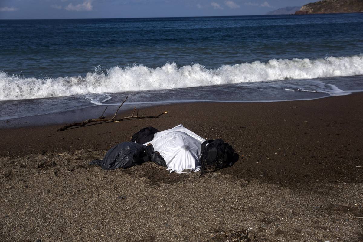 Migranti, continua la strage di bimbi. Spunta il video choc in mare
