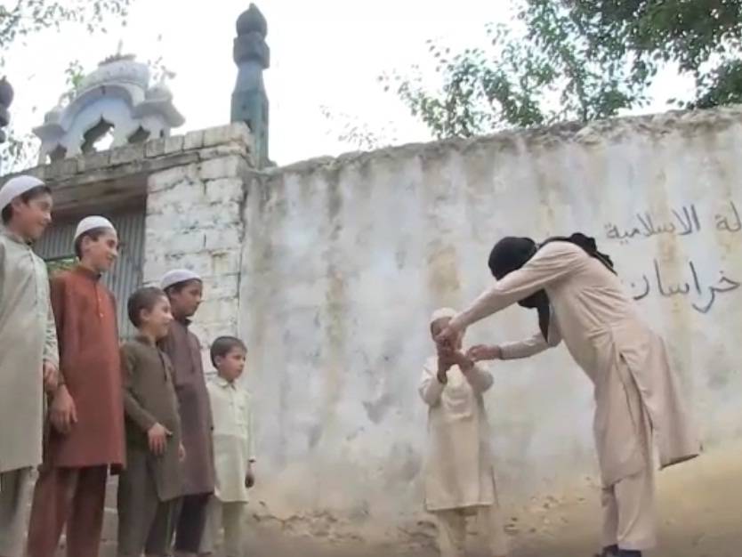 Afghanistan, bimbi a scuola di terrorismo con l'Isis