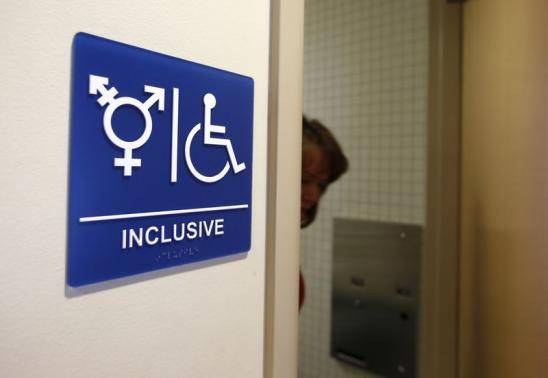 Houston boccia il gender: "No alle toilettes unisex"
