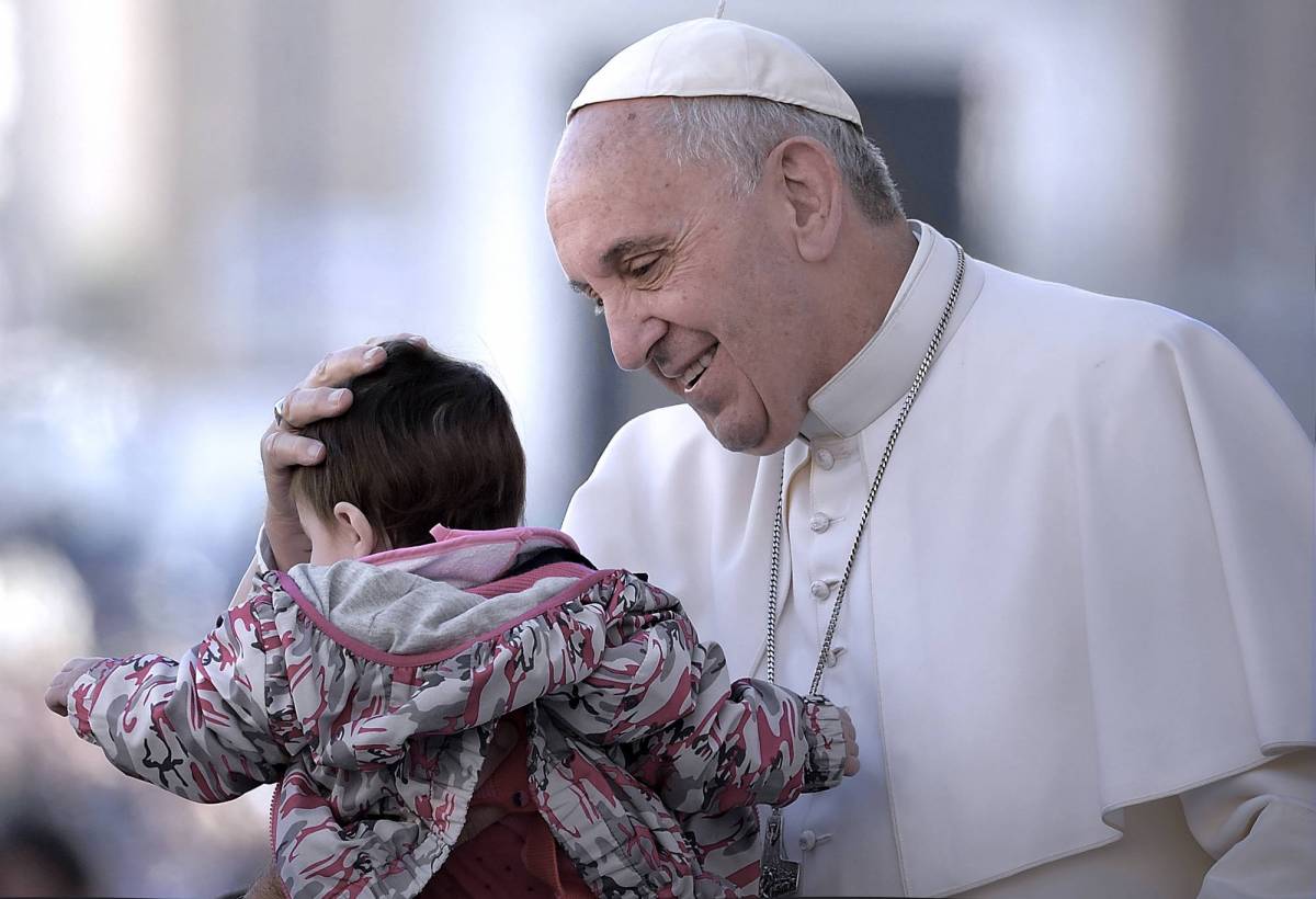 Papa Francesco: "Difendere la vita dal concepimento al naturale tramonto"