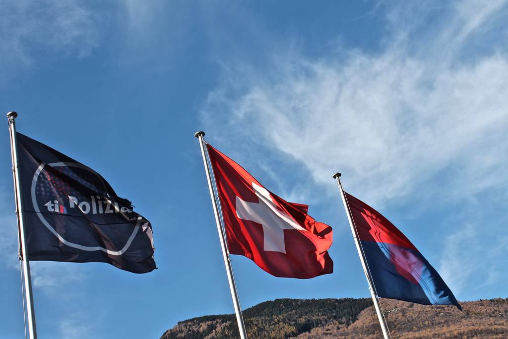Il Ticino al voto per lasciare fuori i frontalieri: "Prima i nostri"