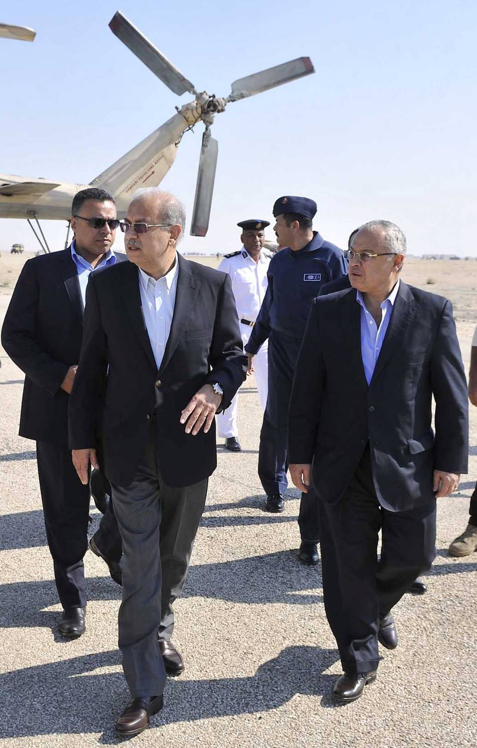 Il primo ministro Sherif Ismail con il ministro degli Esteri Hisham Zaazou 