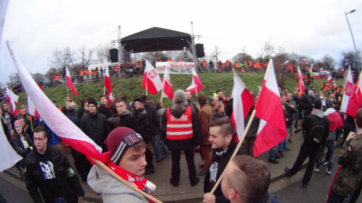 La Polonia censura le bandiere dell'Europa