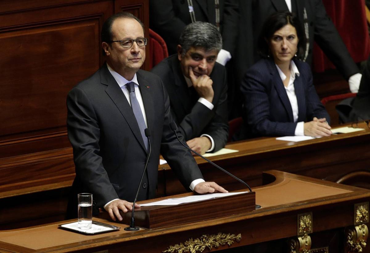 Hollande: "La Francia è in guerra"
