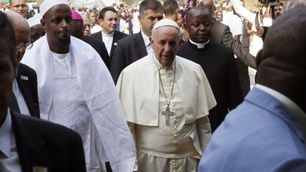Il Papa ai musulmani: "Uniti diciamo no alla violenza