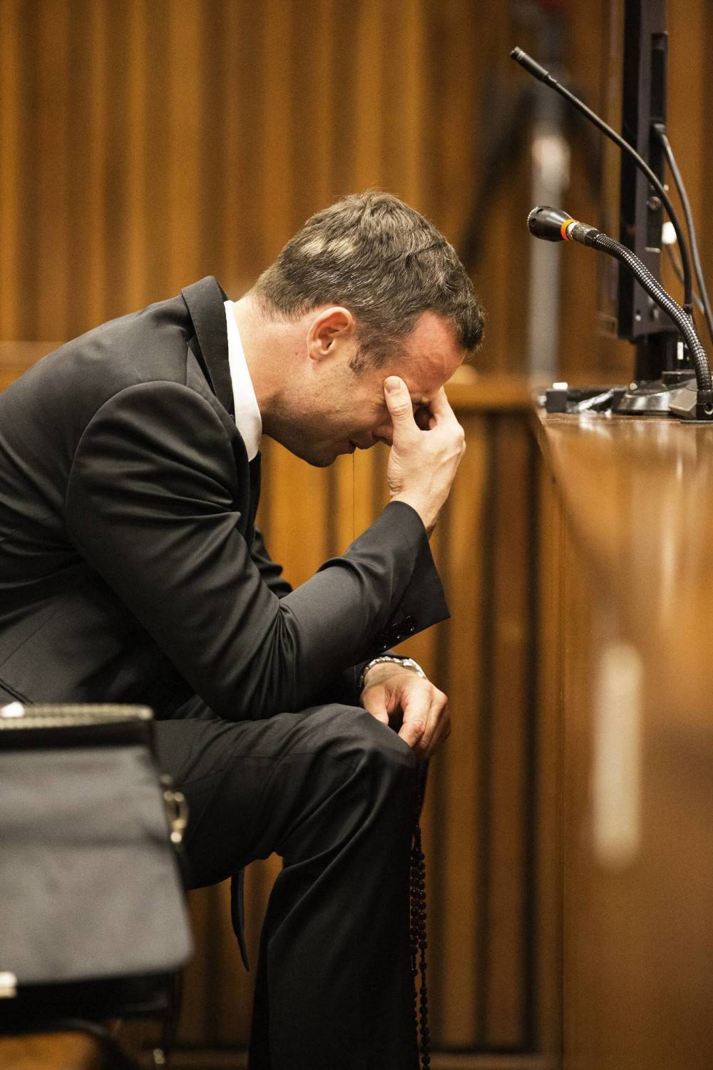 Oscar Pistorius di nuovo in tribunale: rischia fino a 15 anni di galera