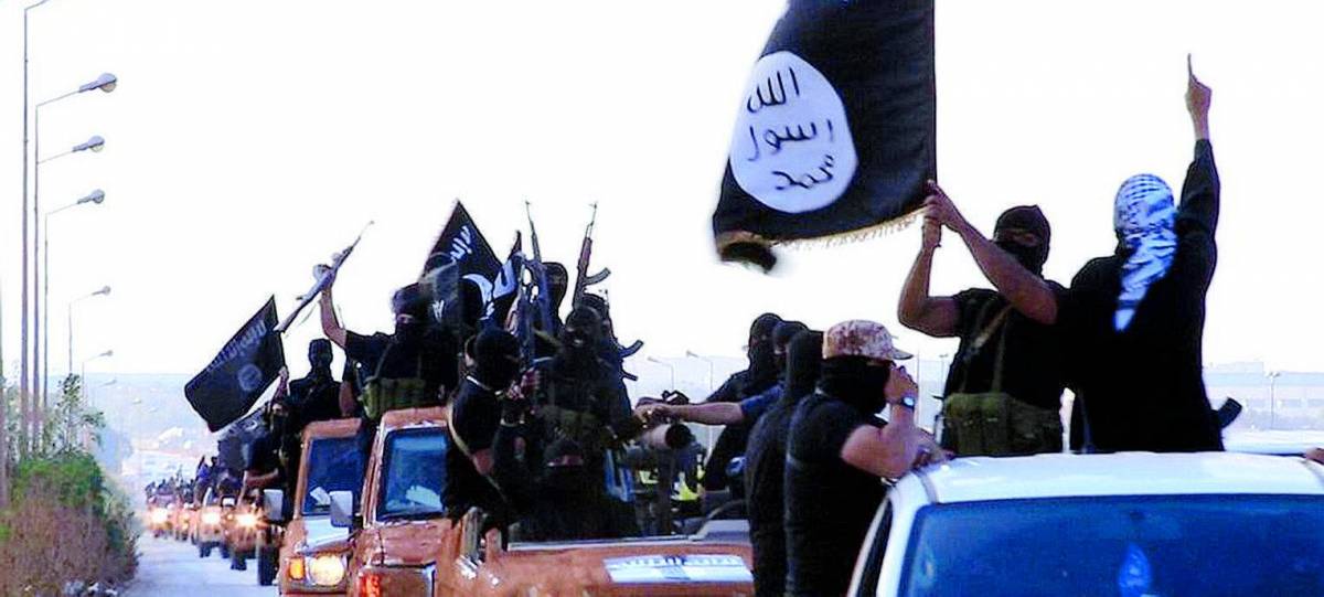 Libia, bandiere dell'Isis su Sabrata