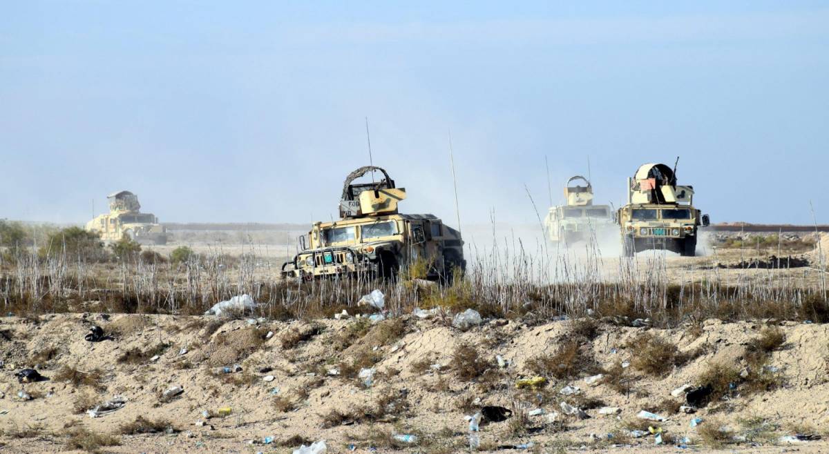 Blindati dell'esercito iracheno nella zona di Ramadi