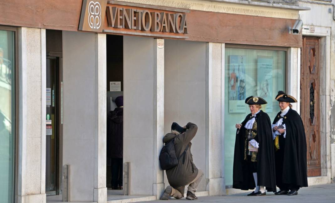 Treviso, azionista entra in una filiale e minaccia di togliersi la vita