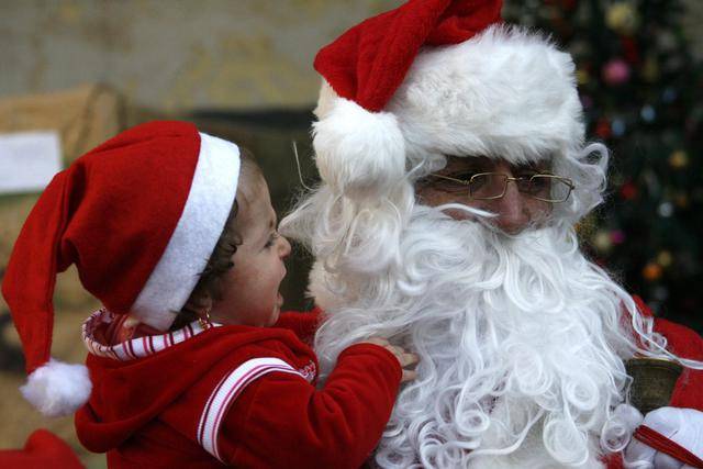 "Deve passare il corteo di Maometto": e Babbo Natale deve sloggiare