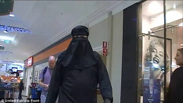 L'esperimento choc in Australia: nessun controllo con il burqa