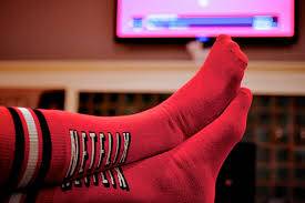 Netflix Socks, i calzini che mettono in pausa la tv quando ti addormenti
