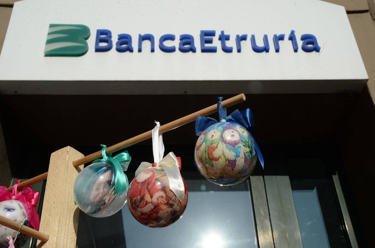 Banca Etruria contro Renzi: "Deprime l'economia italiana"