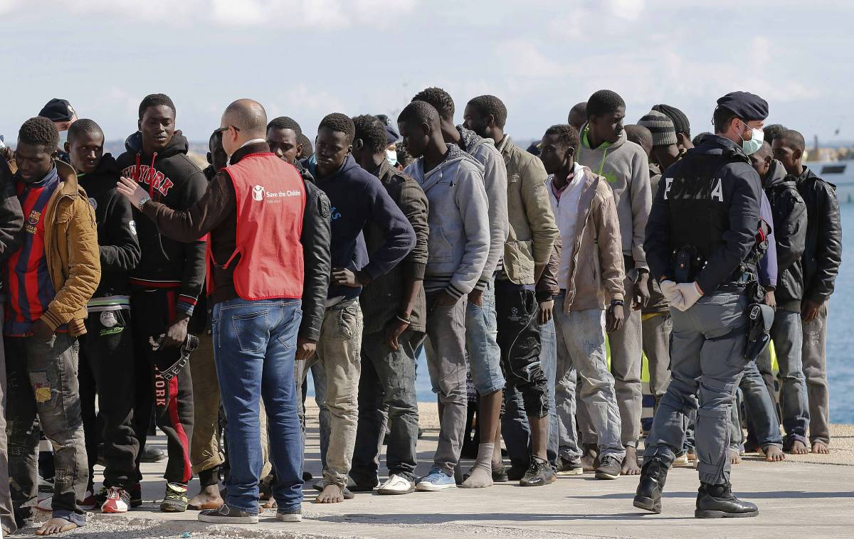 L'Italia sarà un campo profughi E il nostro governo è latitante