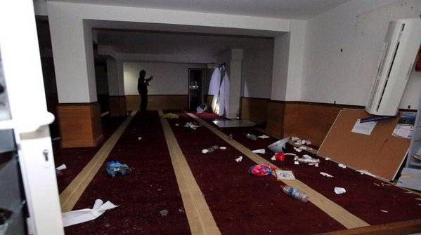 Ajaccio, attacco alla moschea: "Via i musulmani da casa nostra"