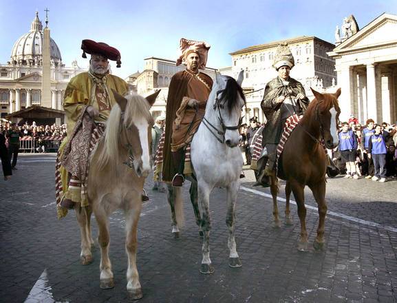 I re magi nella tradizionale cavalcata natalizia da Città di Castello a Roma