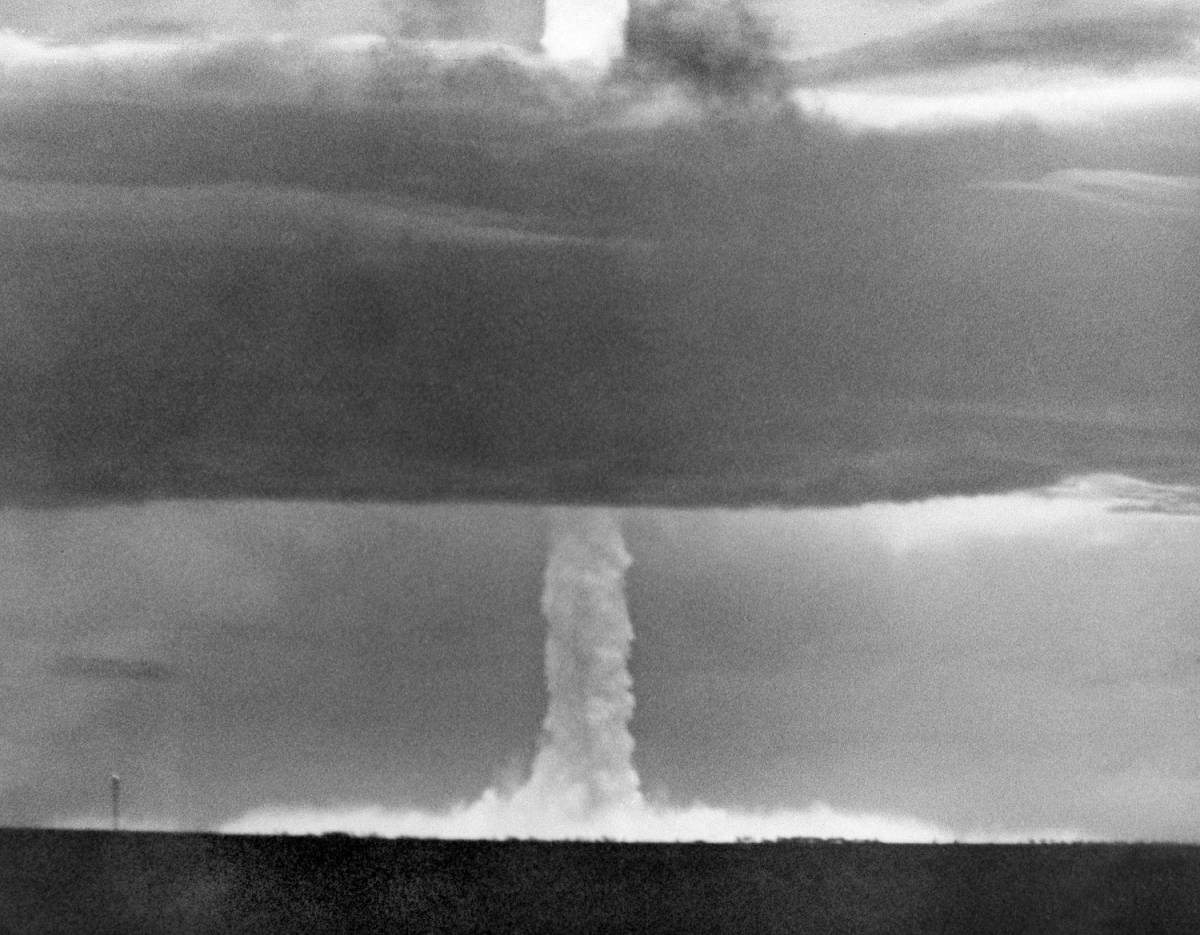 Il fungo della bomba sganciata su Namu Islamd, nelle Isole Marshall