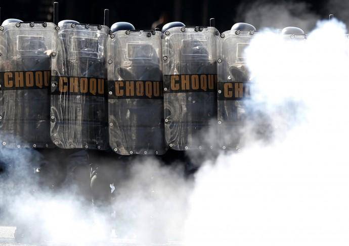 Brasile, violenti scontri in piazza per l'aumento del prezzo dei trasporti