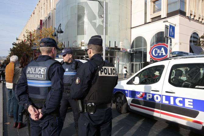 Francia, arrestato un jihadista: aveva esplosivi e bandiera Isis