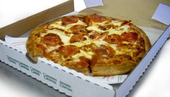 Lo studio: "Prendete la pizza da asporto? Attenti, rischiate il cancro"
