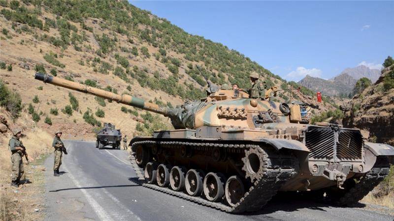 La Turchia bombarda l'Isis in Siria e Iraq: "Uccisi 200 jihadisti"
