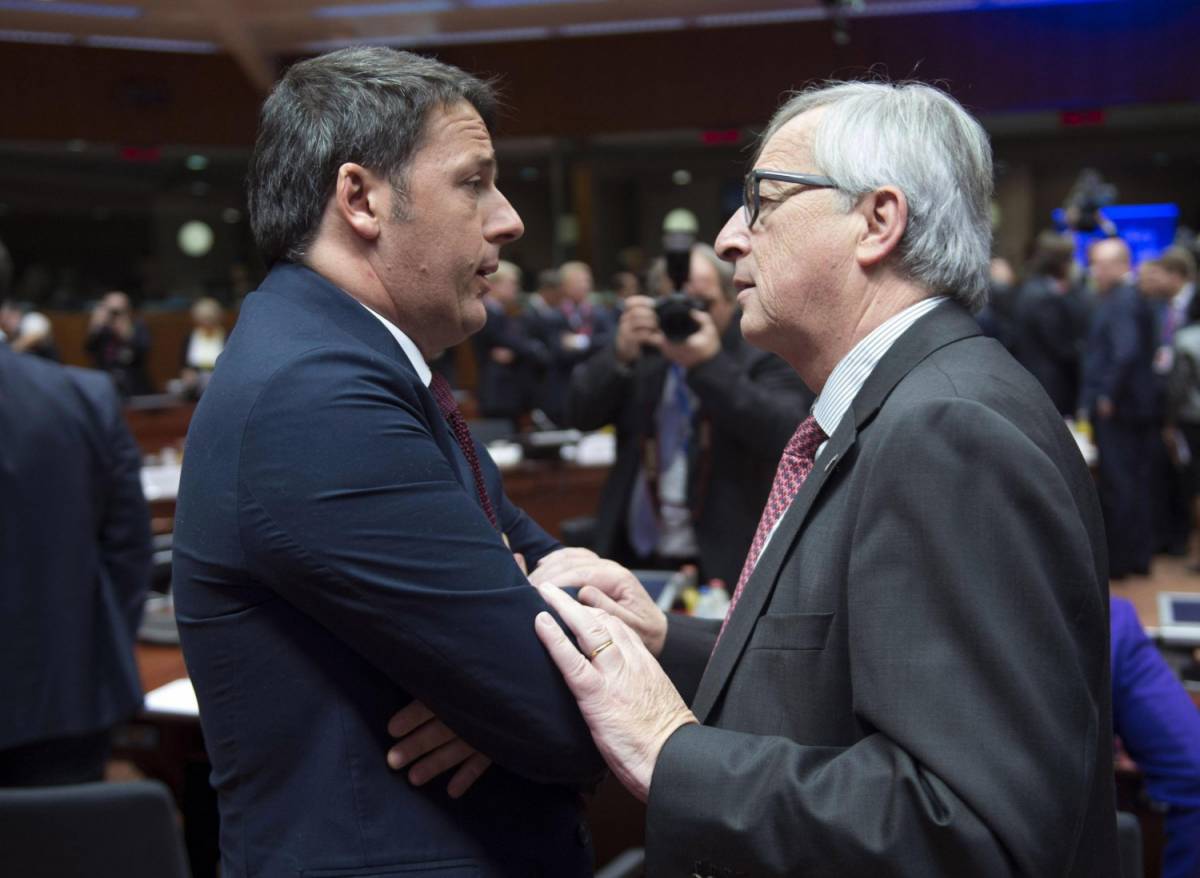 Lo schiaffo di Juncker: "Renzi non deve sminuire l'Europa". E lui: "Non mi faccio intimidire"