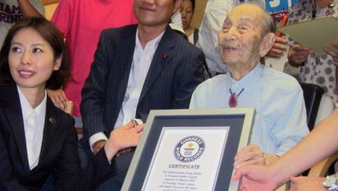 Morto l'uomo più vecchio al mondo: aveva 112 anni