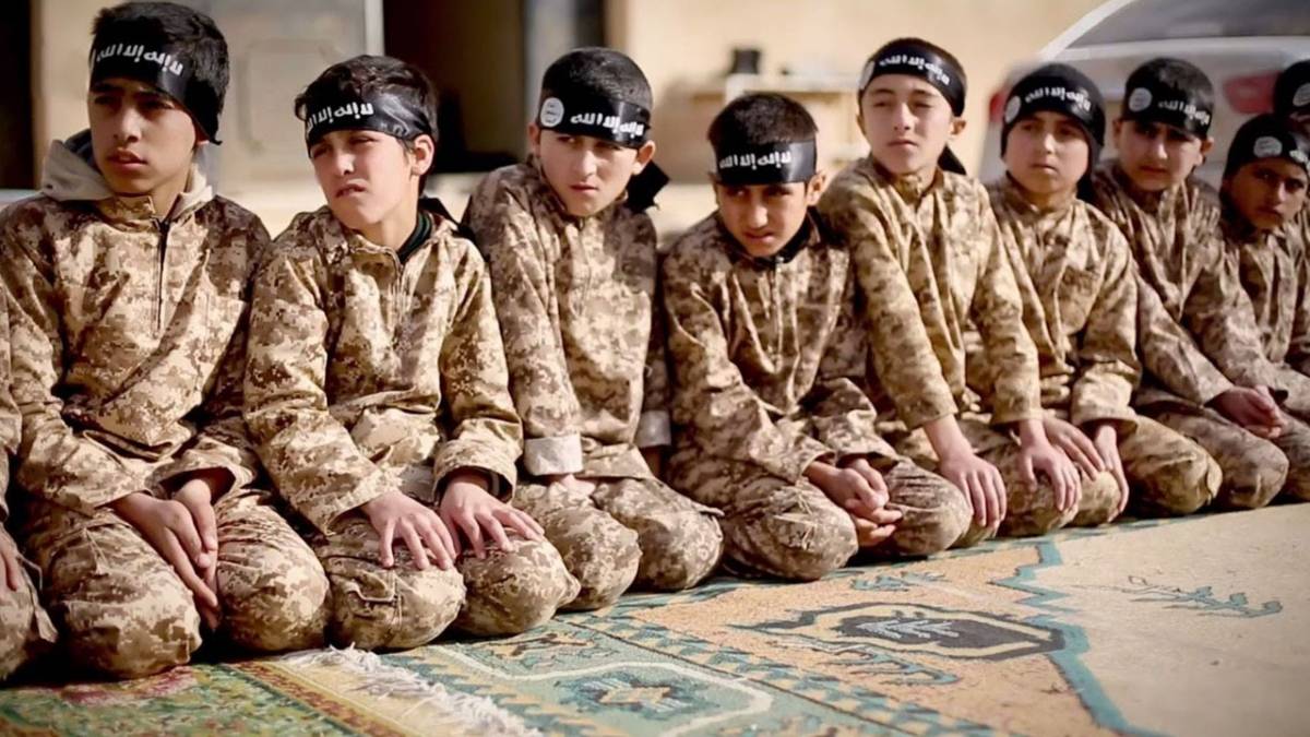 Francia, tornano da Iraq e Siria 77 bambini-soldato dell'Isis