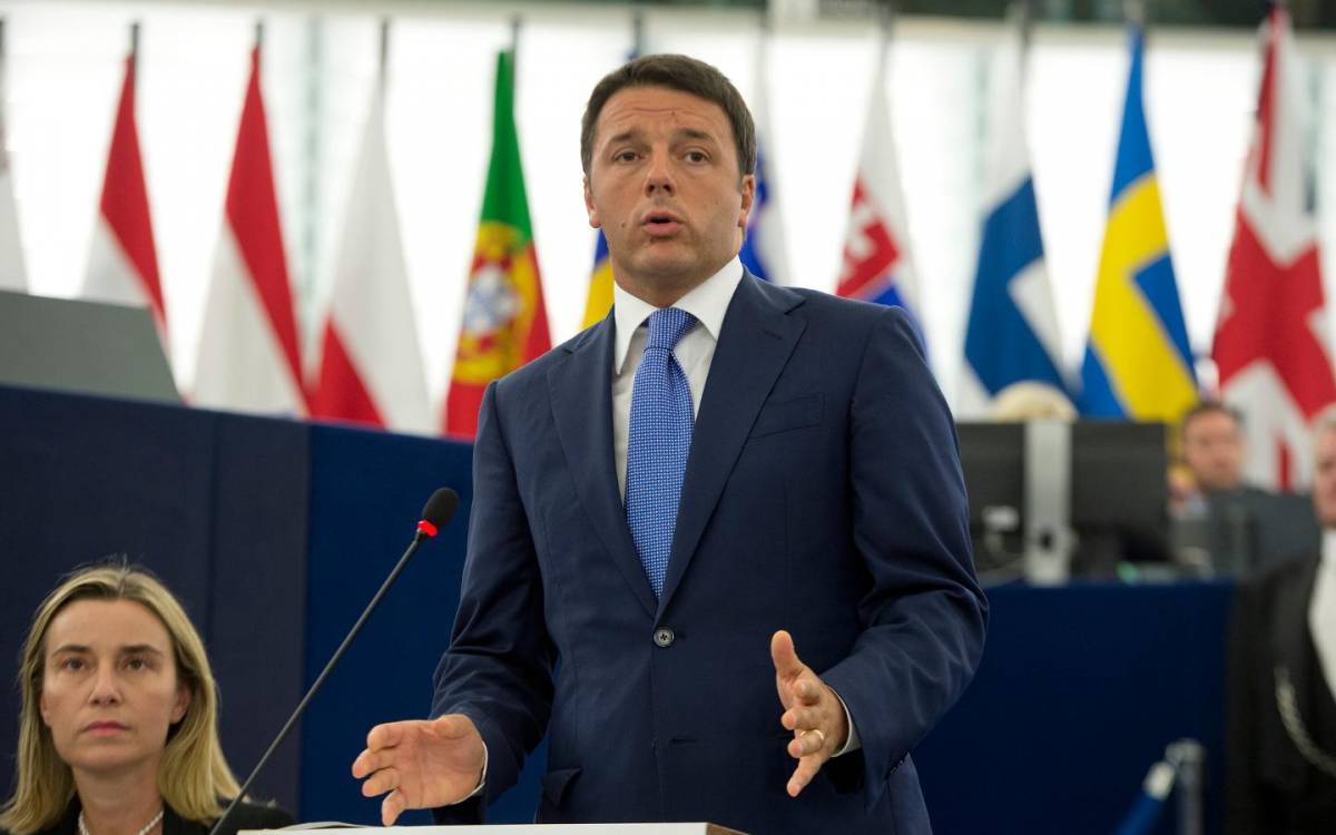 Migranti, Renzi: "Servono strategie, non polemicucce"