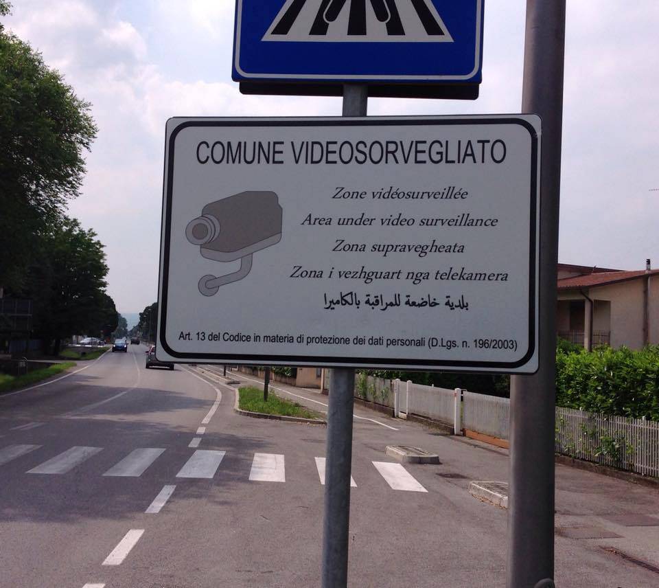 Veneto, il sindaco fa affiggere cartelli anti-ladri scritti in arabo e romeno
