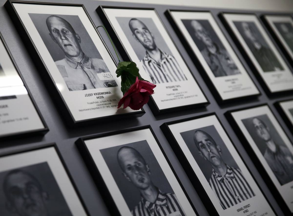Giornata della memoria, Mattarella: "Auschwitz ci fa guardare dentro l'abisso"