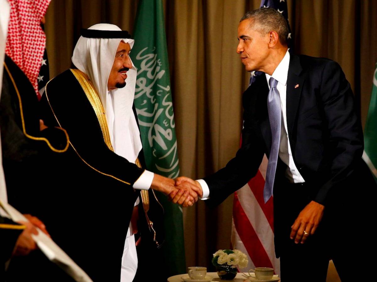 Obama in visita alla moschea: polemica in Usa