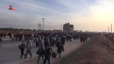 Migliaia di siriani in fuga da Aleppo bloccati alla frontiera con la Turchia
