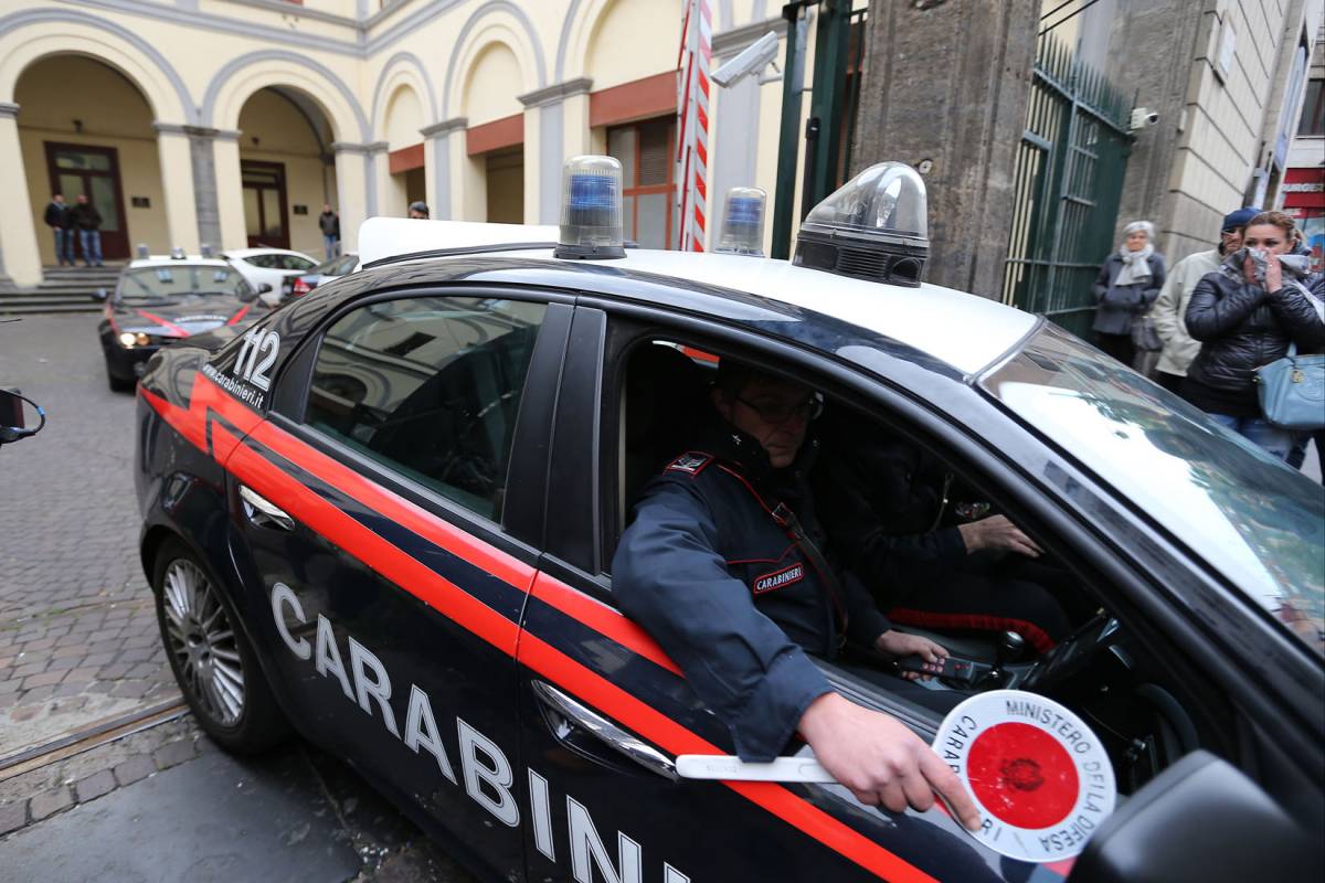 Vita dura per i Carabinieri: "Niente carriera se convivi"