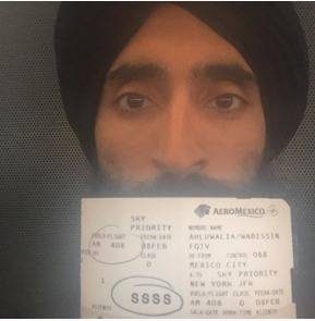 Attore sikh cacciato da un volo Aeromexico per un turbante
