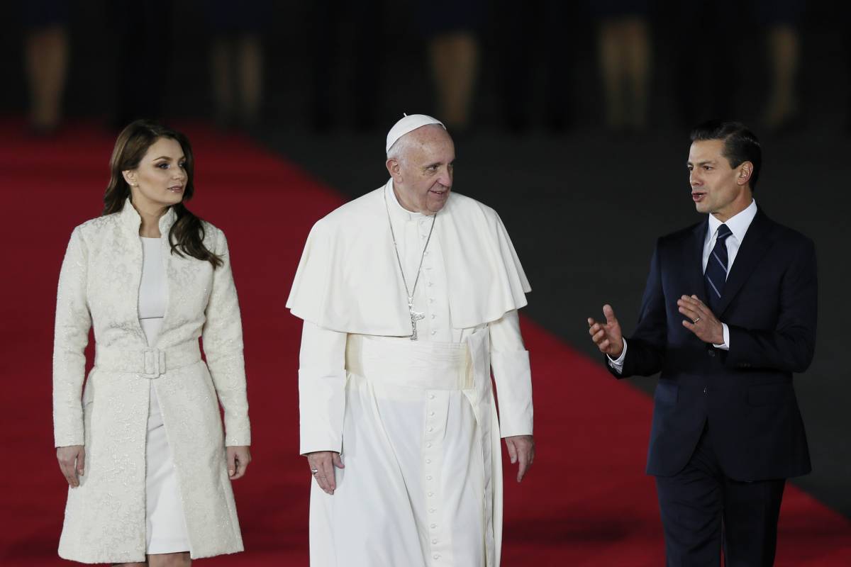 Papa Francesco: "Se si aiutano i migranti i peccati diventano bianchi"